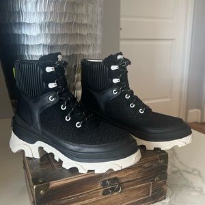 Sorel Brex Cozy Lace Waterproof Booties in Black and Sea Salt, Size 9